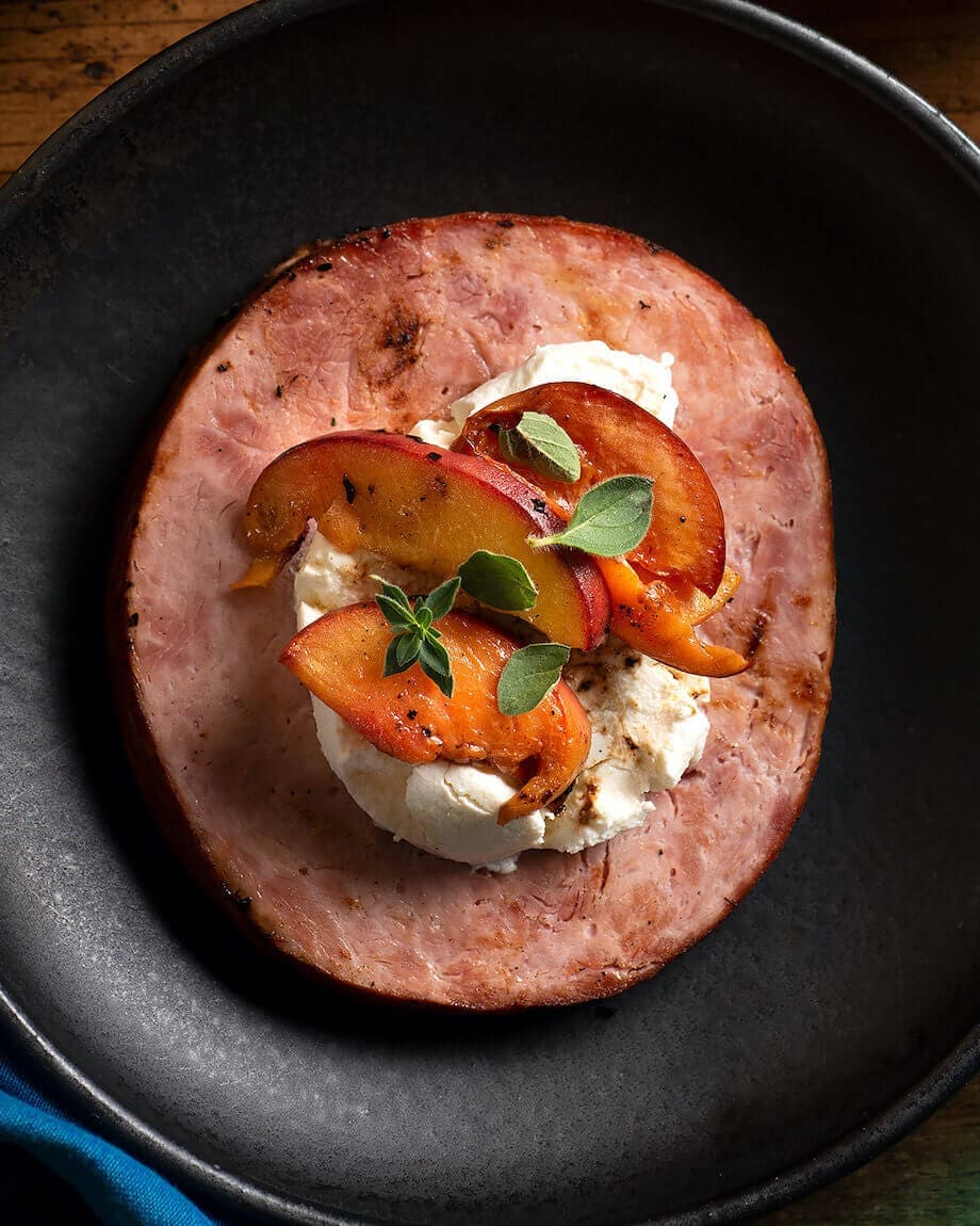 Grilled ham steaks with goat cheese and peaches